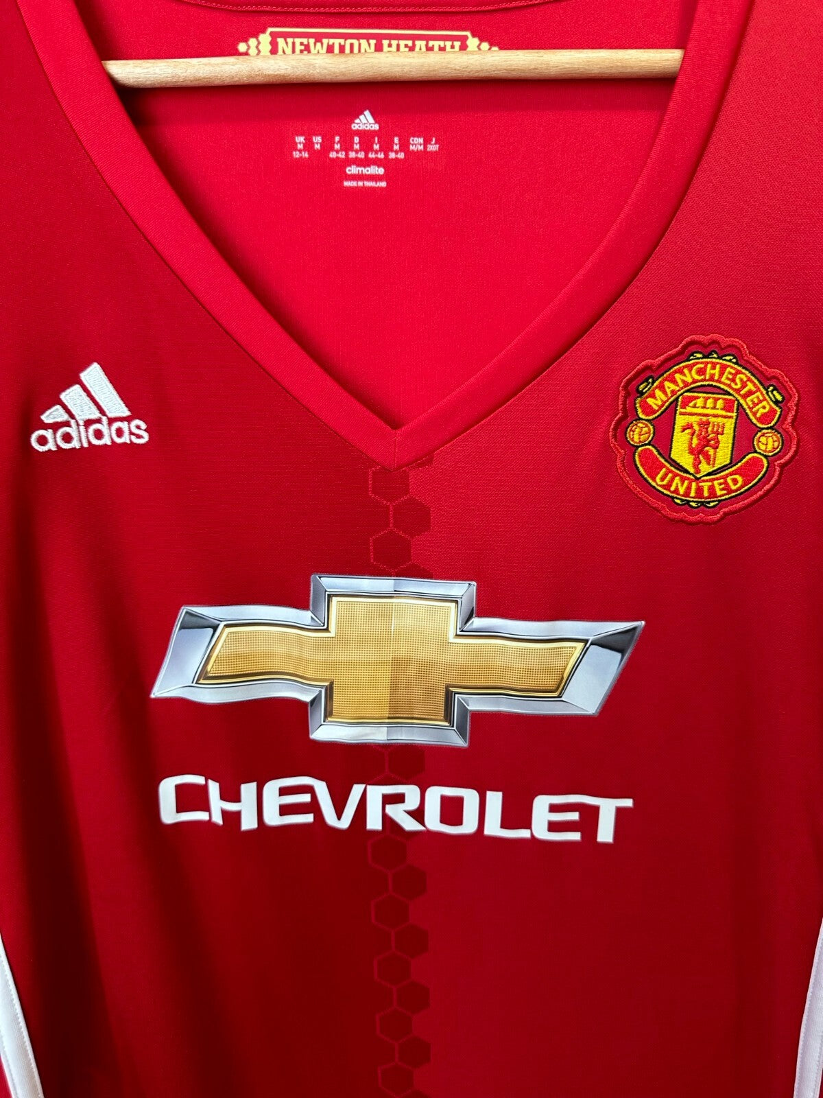 women's Manchester United 2016 2017 home Sz M Adidas football soccer jersey kit