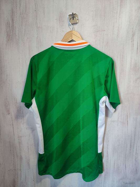 Republic of Ireland 2016 2017 home Size M Umbro shirt jersey football soccer kit