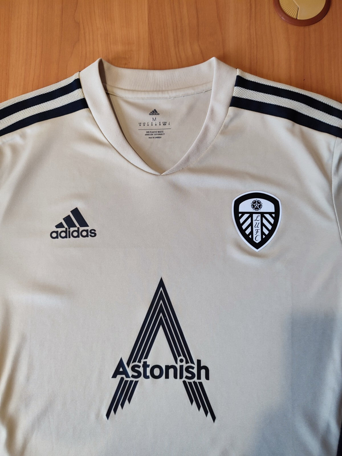 FC Leeds United 2022 2023 training Sz M jersey shirt soccer football kit trikot