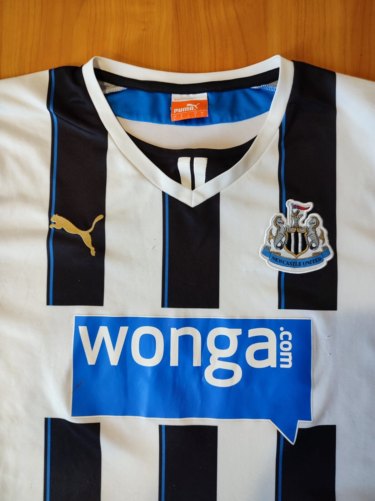 Newcastle United 2013 2014 home Size L Puma football soccer shirt jersey kit tee