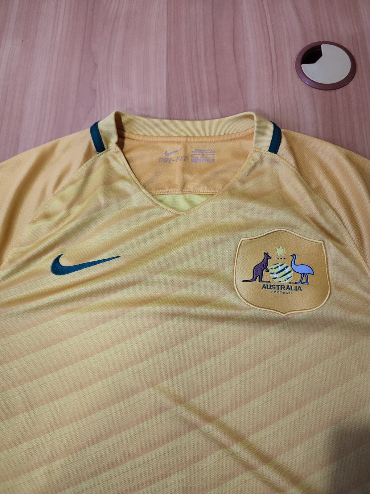 Australia 2016 2017 home Sz M football shirt soccer jersey kit tee maillot Nike