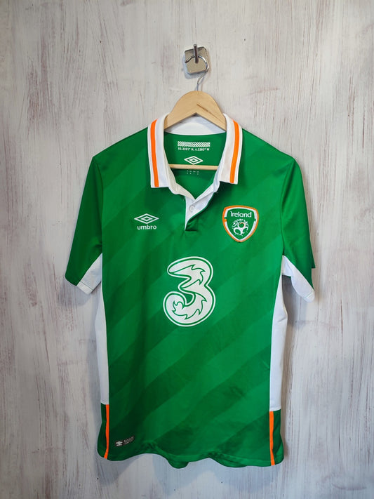 Republic of Ireland 2016 2017 home Size M Umbro shirt jersey football soccer kit
