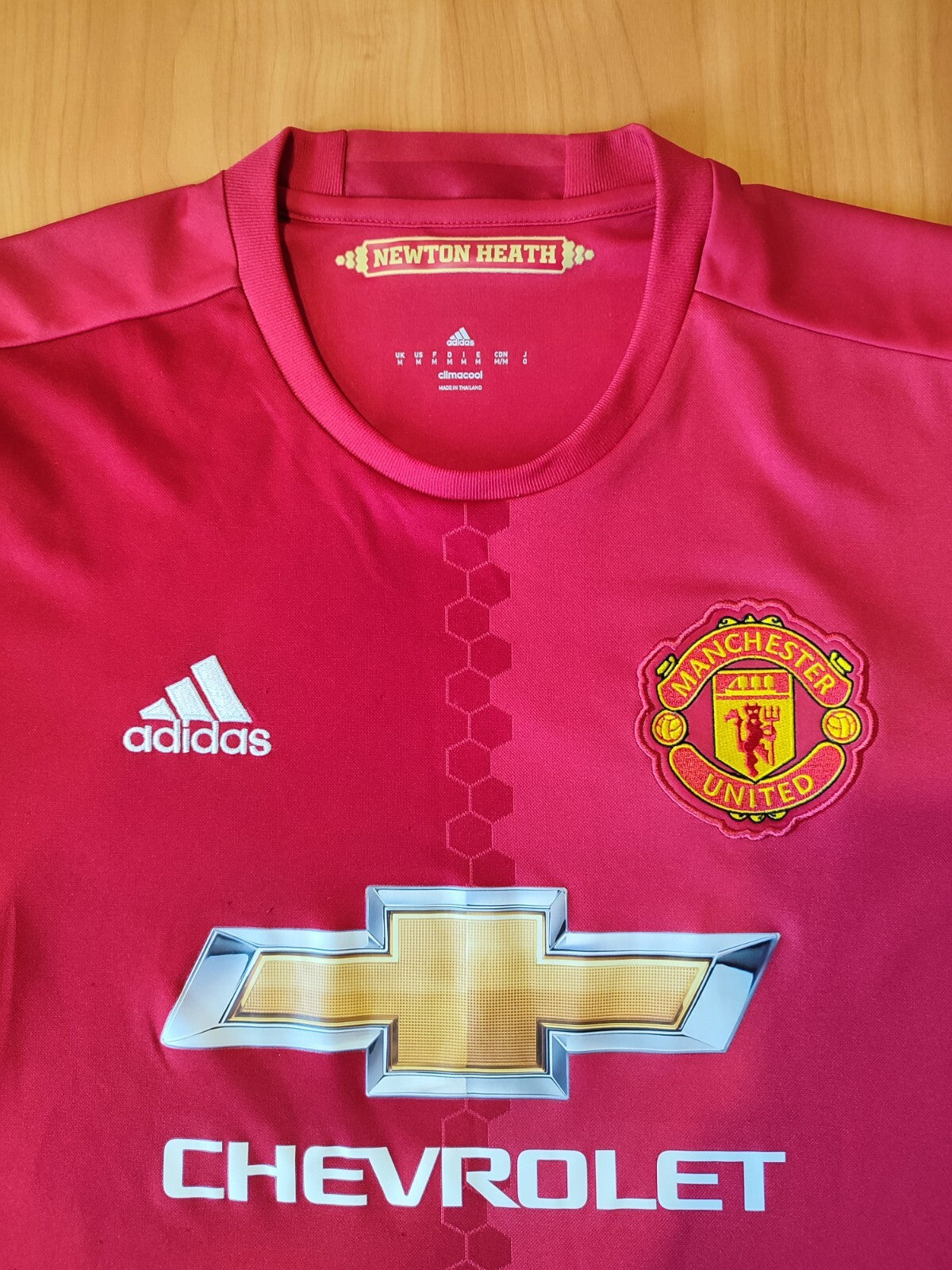 Manchester United 2016 2017 home Size M Adidas football soccer shirt jersey kit