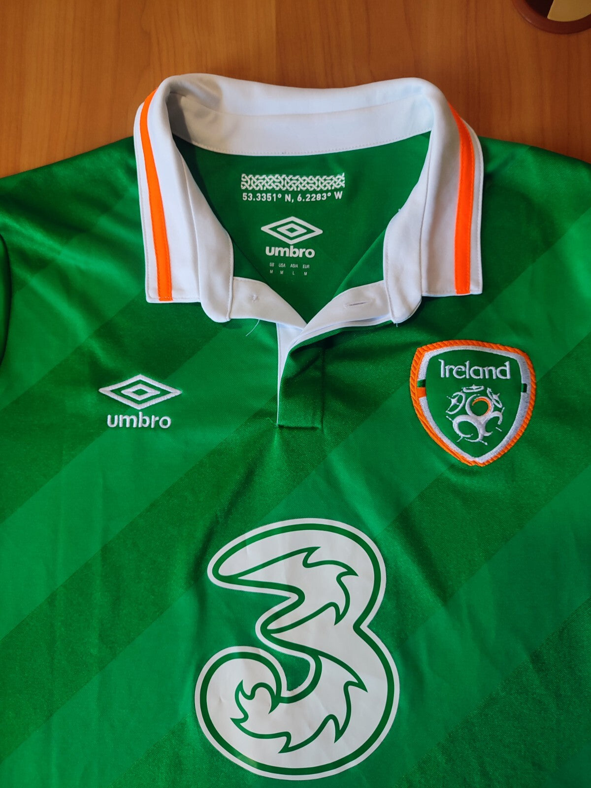 Republic of Ireland 2016 2017 home Size M Umbro shirt jersey football soccer kit