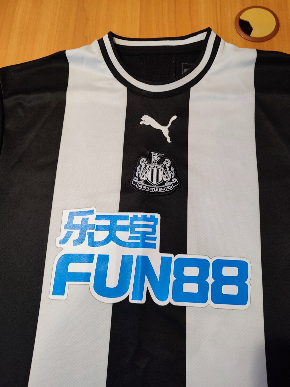 Newcastle United 2019 2020 home Size L Puma football soccer shirt jersey kit tee