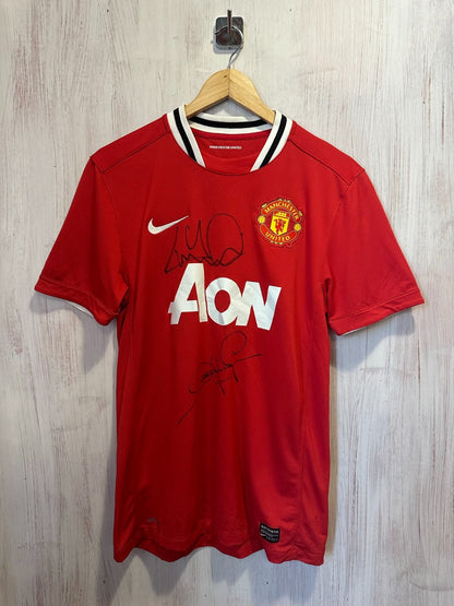 SIGNED Manchester United 2011 2012 home Size M shirt jersey football soccer kit
