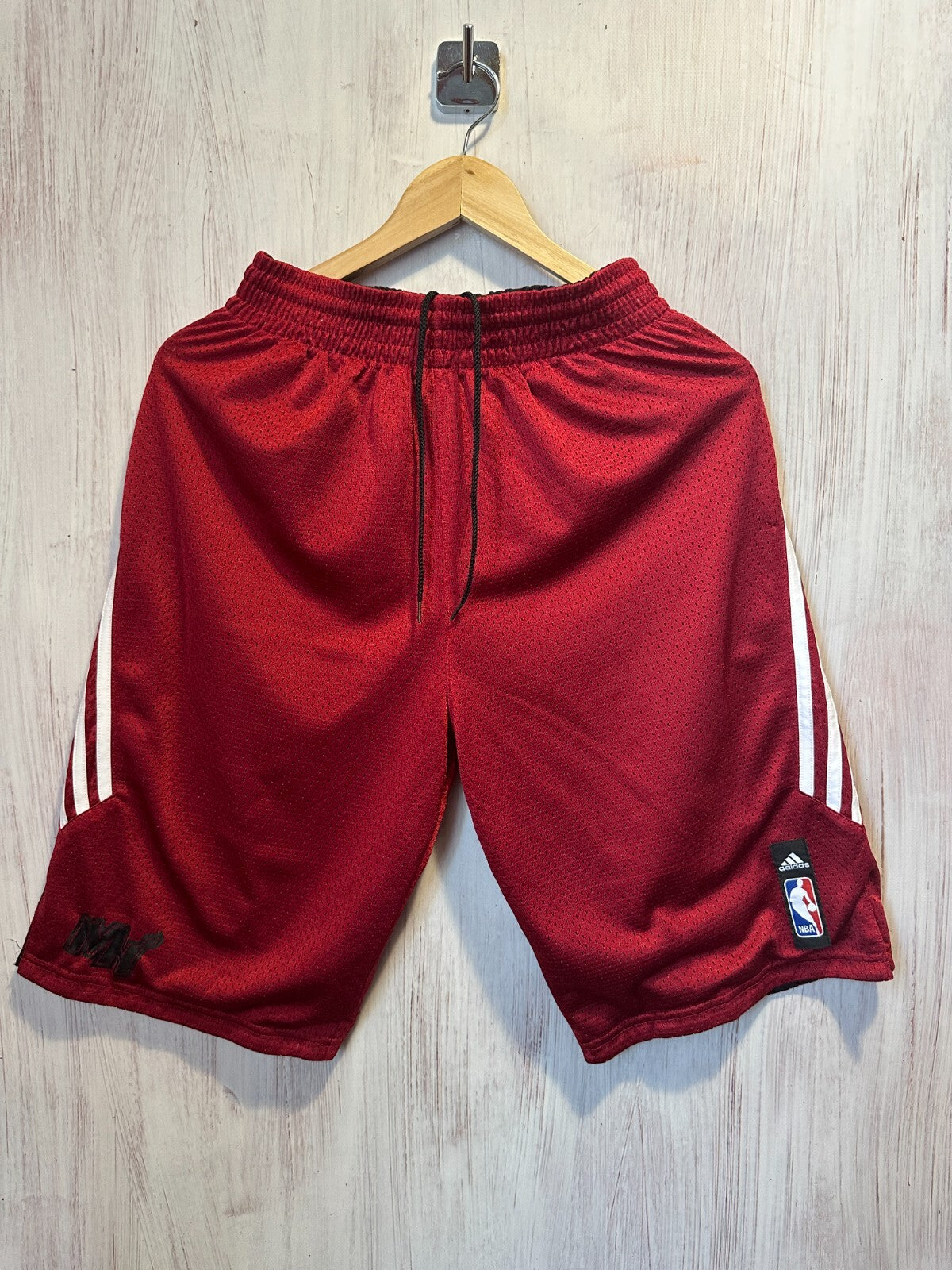 5+/5 Miami Heat Size M adidas kit shorts basketball red sport men's Medium