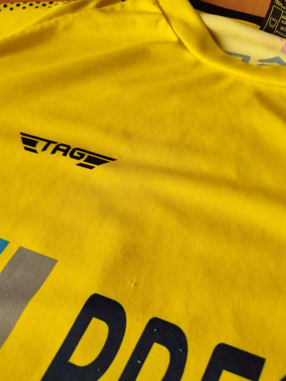 Burton Albion FC 2021 2022 home Sz L soccer shirt jersey football Brewers Akins