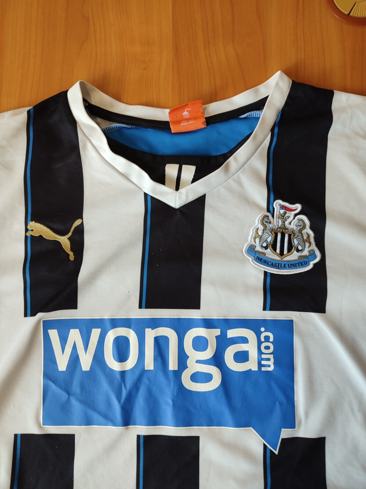 Newcastle United 2013 2014 home Size L Puma football soccer shirt jersey kit tee