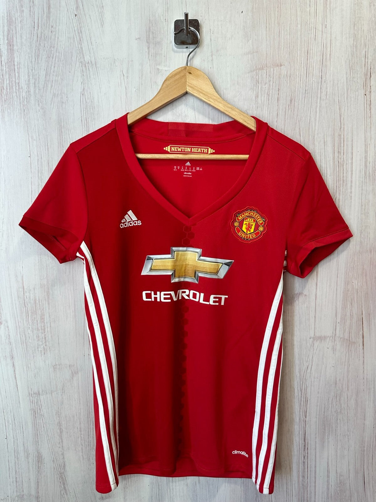 women's Manchester United 2016 2017 home Sz M Adidas football soccer jersey kit