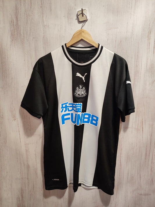 Newcastle United 2019 2020 home Size L Puma football soccer shirt jersey kit tee