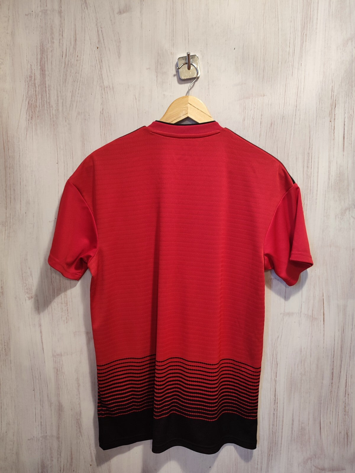 Manchester United 2018 2019 home Size M Adidas soccer shirt jersey football kit