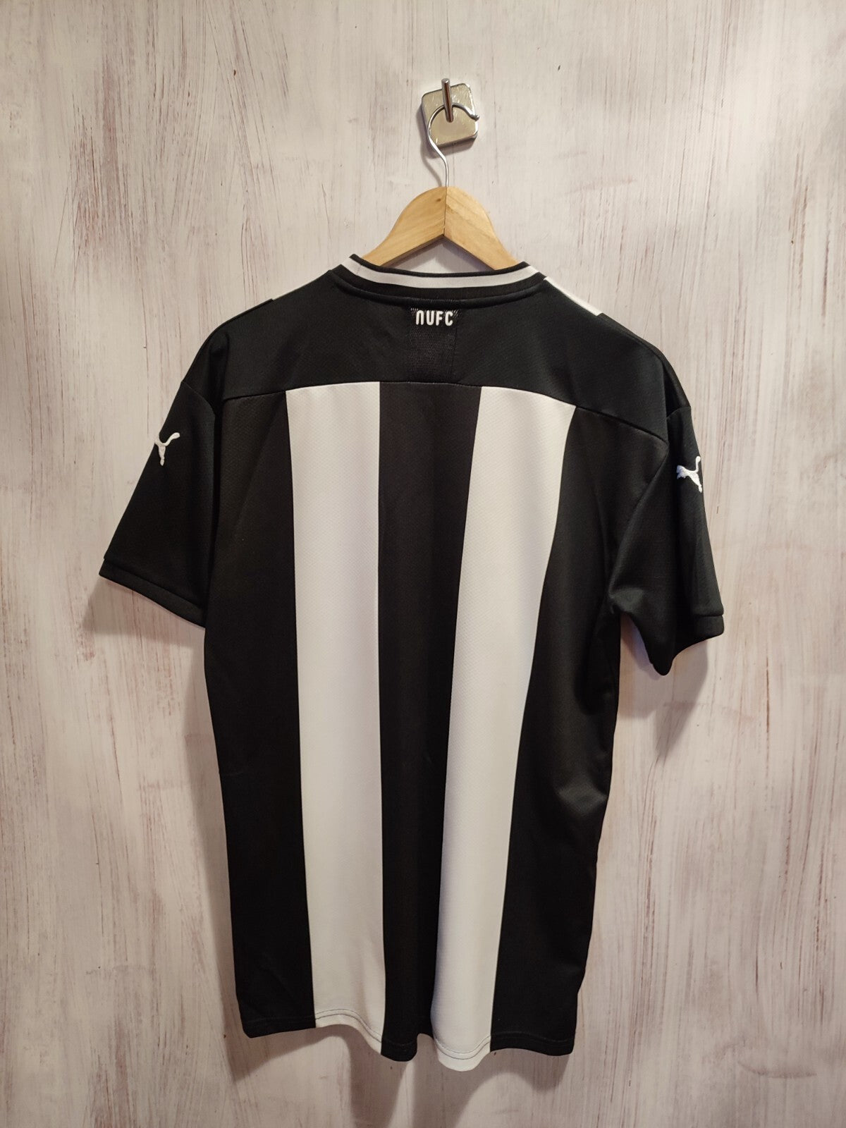 Newcastle United 2019 2020 home Size L Puma football soccer shirt jersey kit tee
