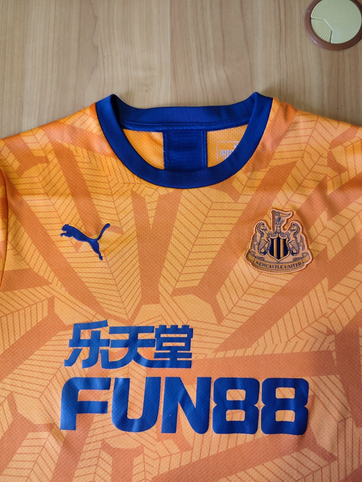 Newcastle United 2019 2020 third Sz M Puma football soccer shirt jersey kit 3rd
