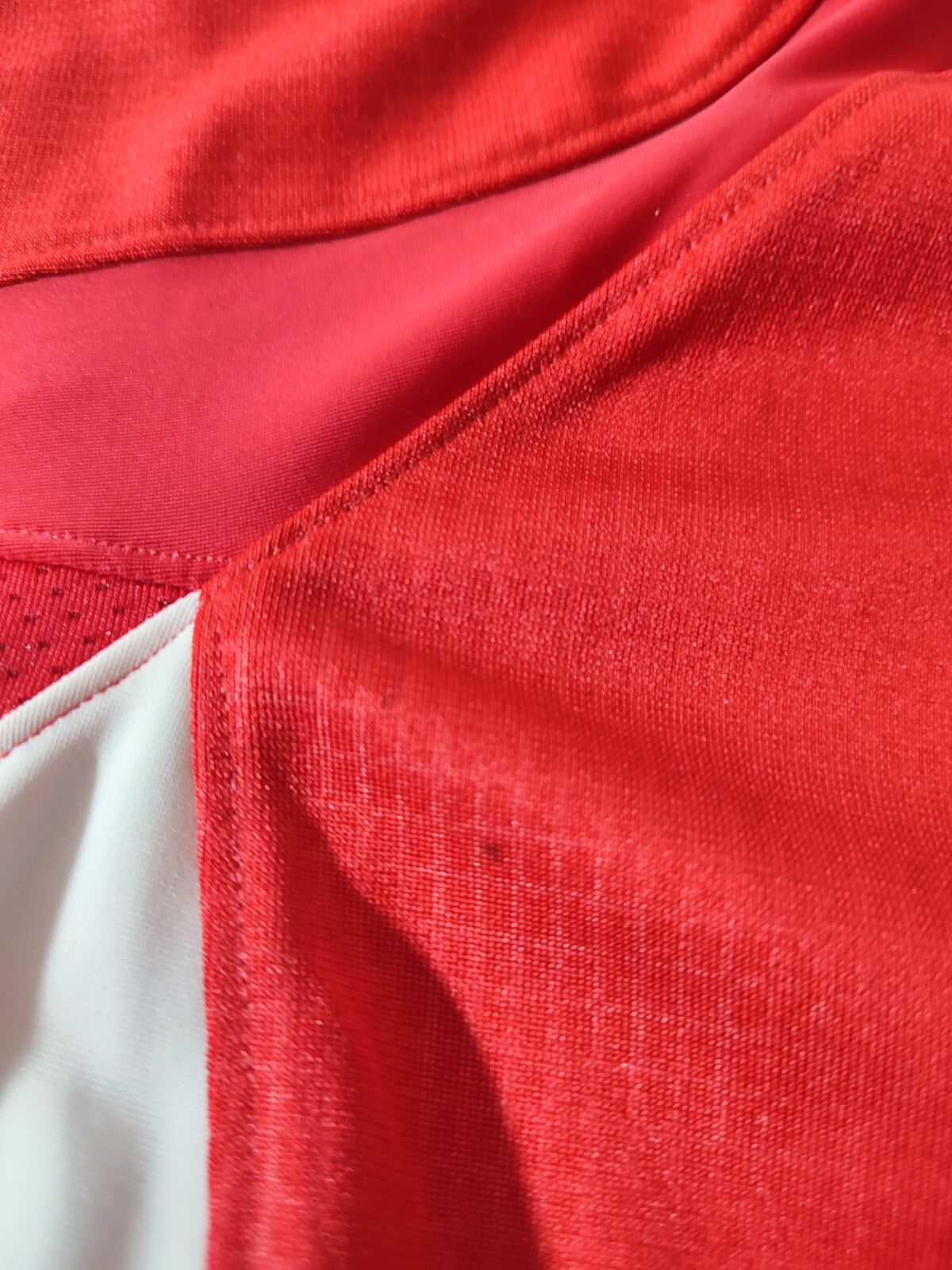 Wales rugby Union WRU home Size S jersey shirt kit tee red Admiral Under Armour