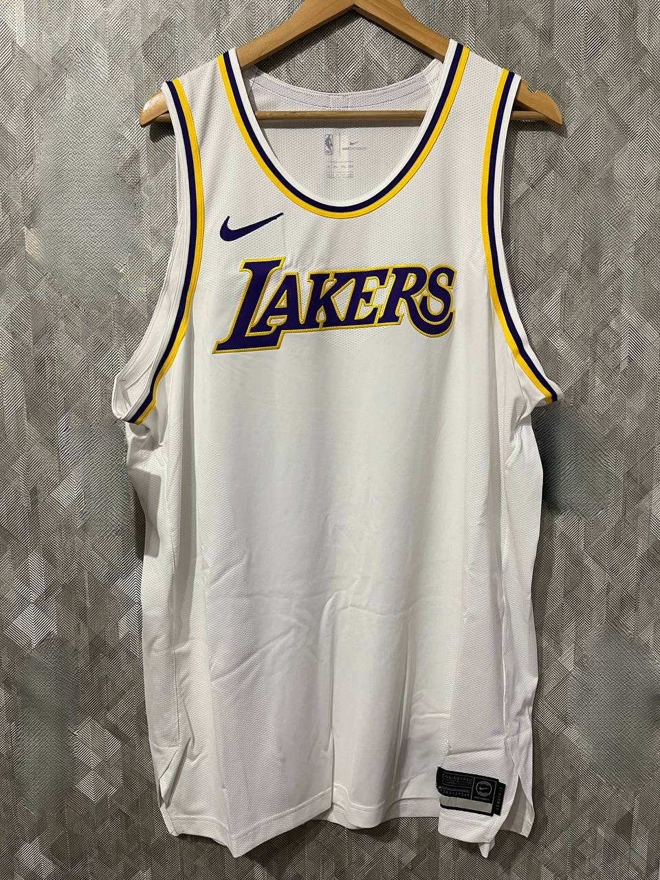 AUTHENTIC Los Angeles Lakers 2018 2021 Association (56/2XL) Nike jersey